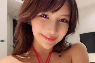 琴井ありさ、変形ビキニで美胸ムニッ
