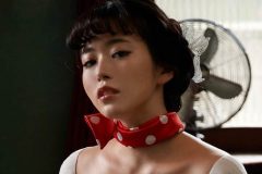 東雲うみ、レトロな肉感グラビア