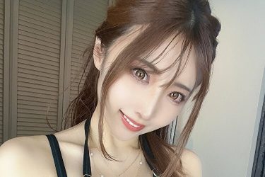 桃色れく、瞳も谷間も輝くドキドキの超美麗カット