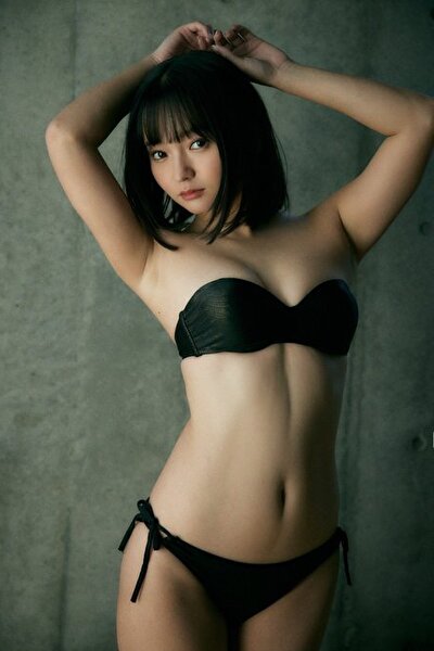 西永彩奈、大人っぽ黒水着で引き締まり美ボディの画像2