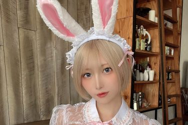 篠崎こころ、もふもふ美胸バニー