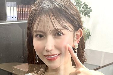 名取くるみ、笑顔と美胸あふれる抜群オフショ