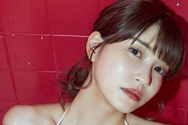 岸明日香、しっとり艶めく大人の色気