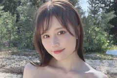 小日向ゆか、キュート炸裂の野外ビキニ