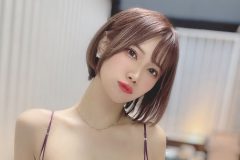 相良ましろ、気合いの「これがこう」で胸の下弦あらわ