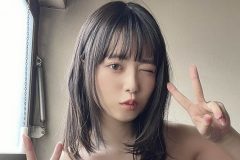 東雲うみ、ハイレグ水着にぎゅうぎゅうバスト