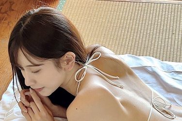 名取くるみの美しすぎる寝バックライン