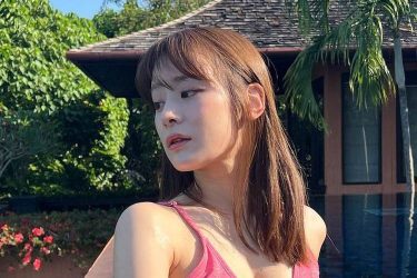 福岡みなみ、抜群ボディとナチュラルな色香