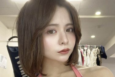 紅羽祐美、抜群の色気と圧巻の美谷間