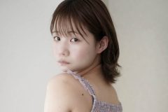 真奈、あどけない顔で「むにむに」の誘い