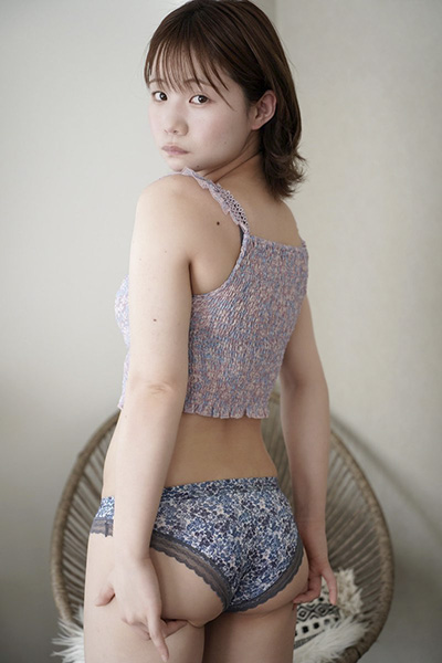 真奈、あどけない顔で「むにむに」の誘いの画像2