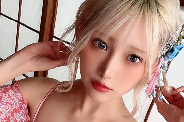 篠崎こころ、メロメロの華やか美谷間