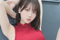 けんけん、ぴちぴち特大バストとノーパン下半身