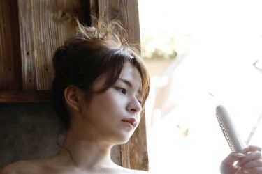 紅羽祐美、びしょ濡れのM字開脚