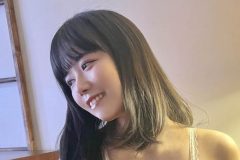 東雲うみ、清楚ランジェリーにムッチリ豊満ボディ