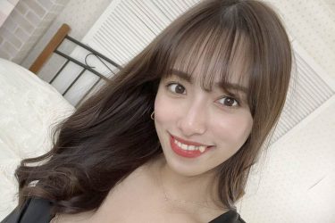 高梨瑞樹、無防備な眼帯ビキニで魅せる美谷間