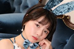 葉月つばさ、どこか淫靡なバニー美女