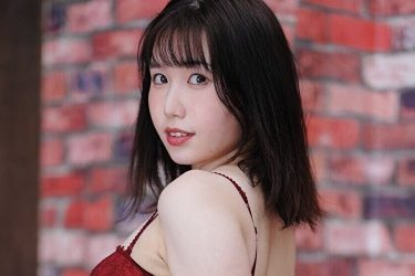 柚乃花、ぷるるんヒップに真紅のTバック