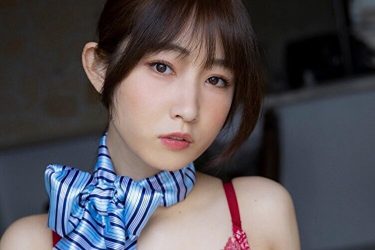 美輪咲月、魅惑の下バストあらわな美ボディ