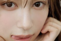 雪平莉左、舌ペロでビジュ爆発