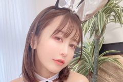 いくみ、万バズの引っ張りキャミソール