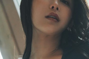 いくみ、大人の透けグラビア