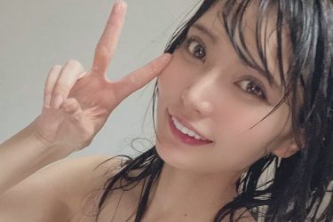 似鳥沙也加、艶煌めく濡れた美貌
