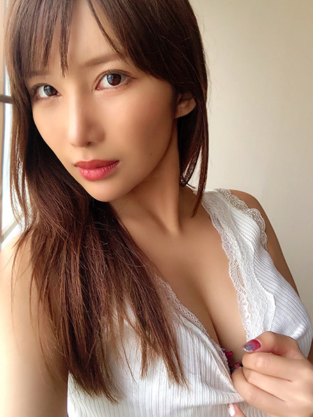 琴井ありさ、「少しだけなら…」と切なげな表情で谷間チラリの画像2