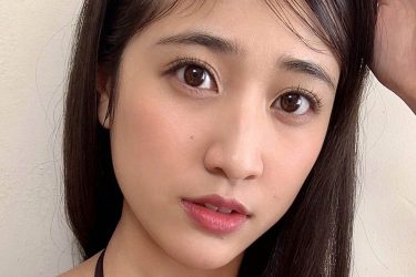 岡本杷奈、インパクト水着deたわわバスト