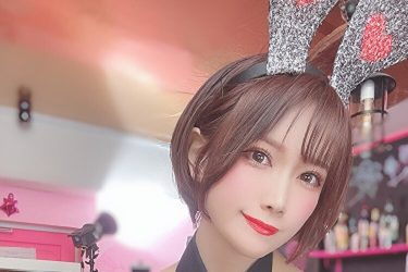 相良ましろ、前も後ろも…眼福キラキラバニーコス