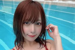 宮本彩希、水面に揺れるプルるん美胸