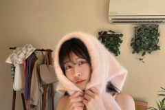 ちとせよしの、ベッドで「きゃ」