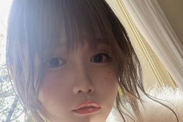 篠原みなみ、柔肌光るフワかわ美谷間