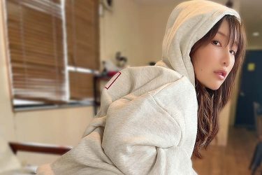 琴井ありさ、頭隠してヒップ隠さず