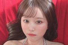 小日向ゆか、煌めきの美貌とボリューミー美バスト