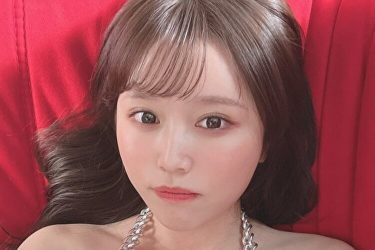 小日向ゆか、煌めきの美貌とボリューミー美バスト