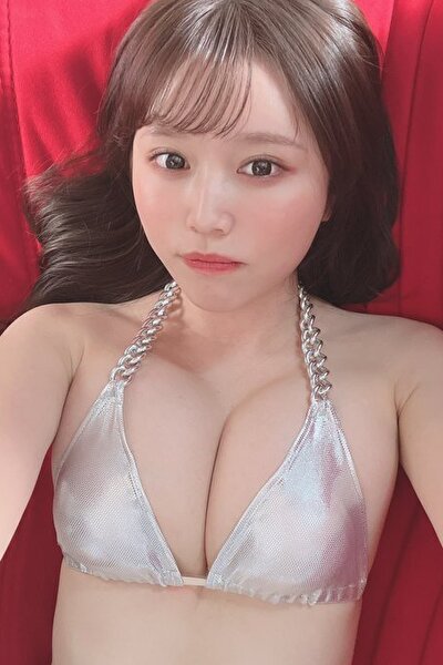 小日向ゆか、煌めきの美貌とボリューミー美バストの画像2