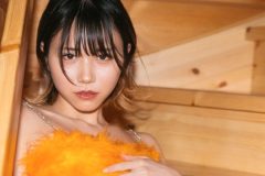 仁藤りさ、強め挑発の扇情的ビジュアル