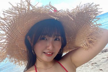 原つむぎ、ビキニが悲鳴上げる貫禄の柔ふわバスト