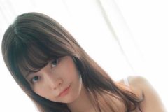 桃里れあ、プラべなランジェリー開脚