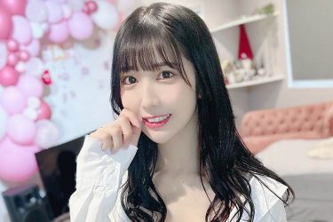 天羽希純、彼シャツ美谷間でファン魅了