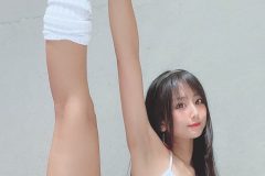 柳丸、ハードでルーズな180度開脚