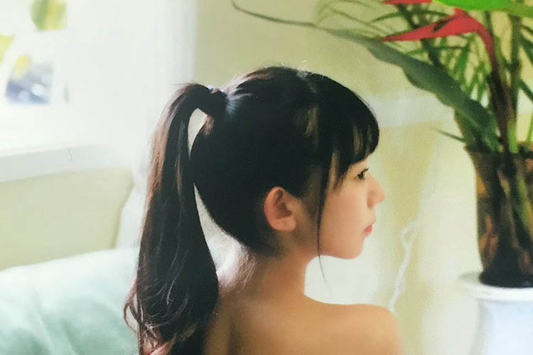 長澤茉里奈、美麗な背中ヌードが「芸術品」と話題にの画像1