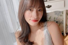 高梨瑞樹、爽やかに輝く美谷間