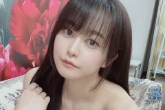 伊藤しずな、色香放つ乗せパイ