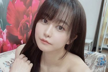 伊藤しずな、色香放つ乗せパイ