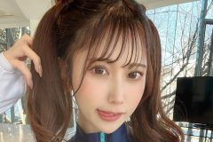 名取くるみ、穴あき胸元の誘惑
