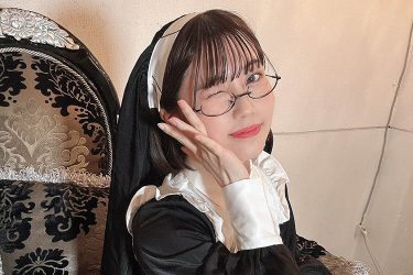 伊織いお、太もも大胆露出の色っぽシスター