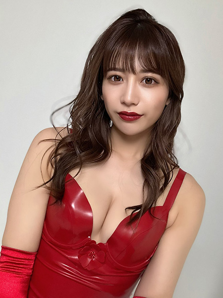 桜りん、パックリ開いた胸元から色香漂う美谷間の画像2