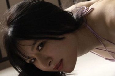 笹井絢乃、女豹で突き出す艶ヒップ
